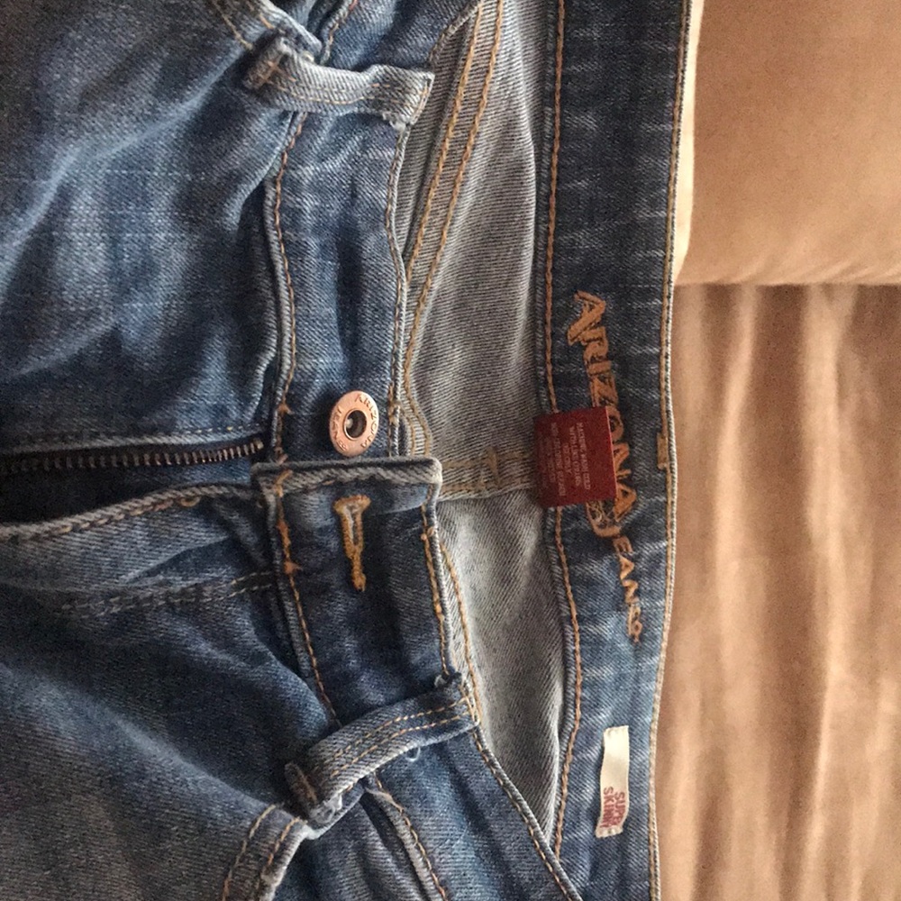 Arizona jeans holes in front